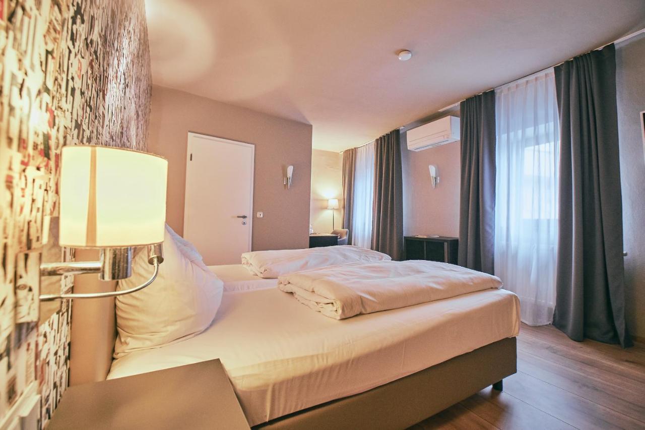 Hotel Roter Hahn レーゲンスブルク エクステリア 写真