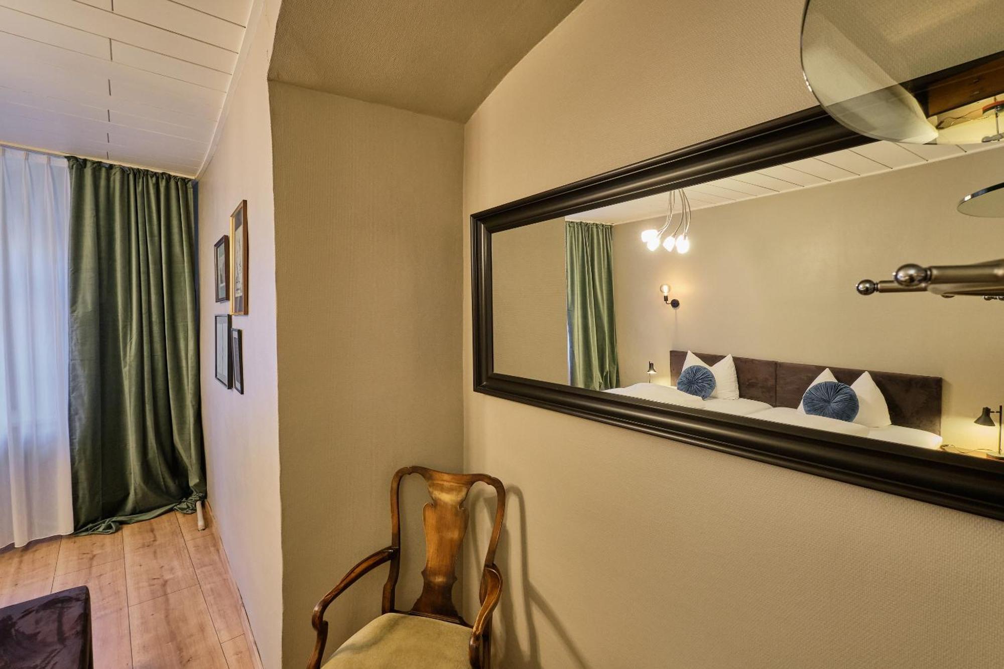 Hotel Roter Hahn レーゲンスブルク エクステリア 写真