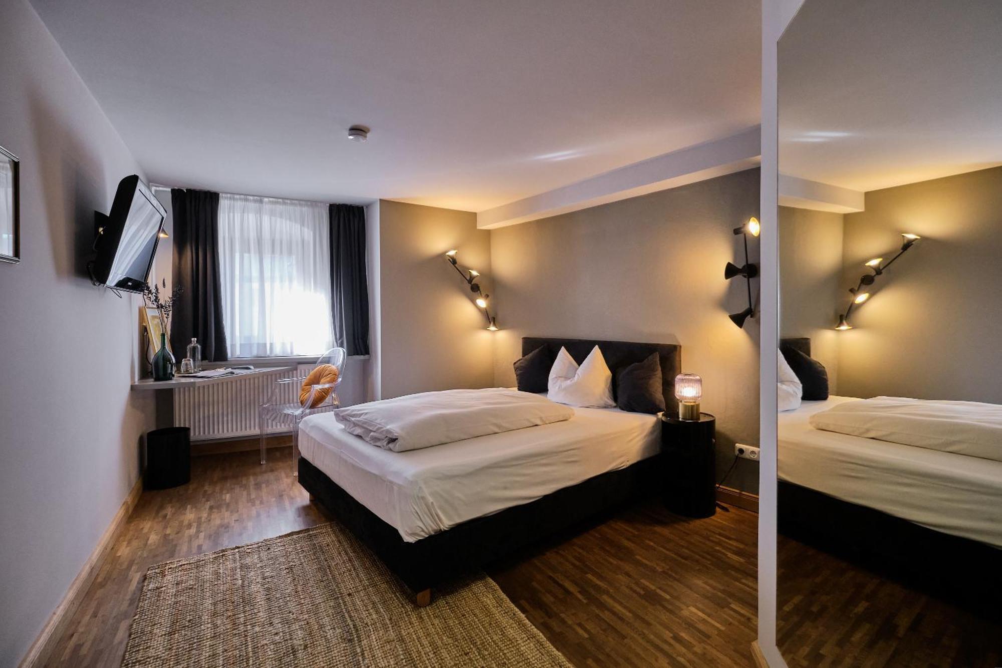 Hotel Roter Hahn レーゲンスブルク エクステリア 写真