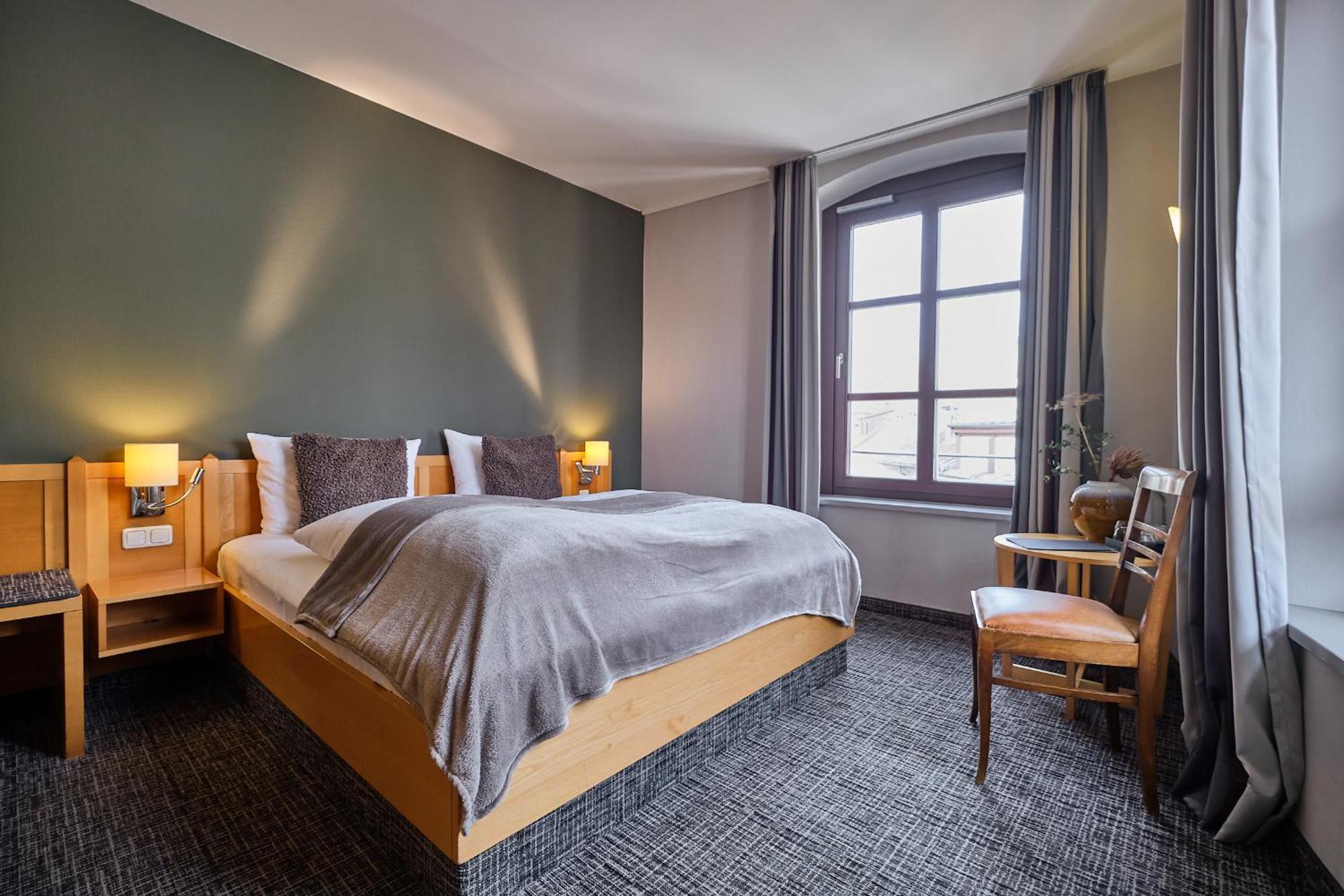 Hotel Roter Hahn レーゲンスブルク エクステリア 写真
