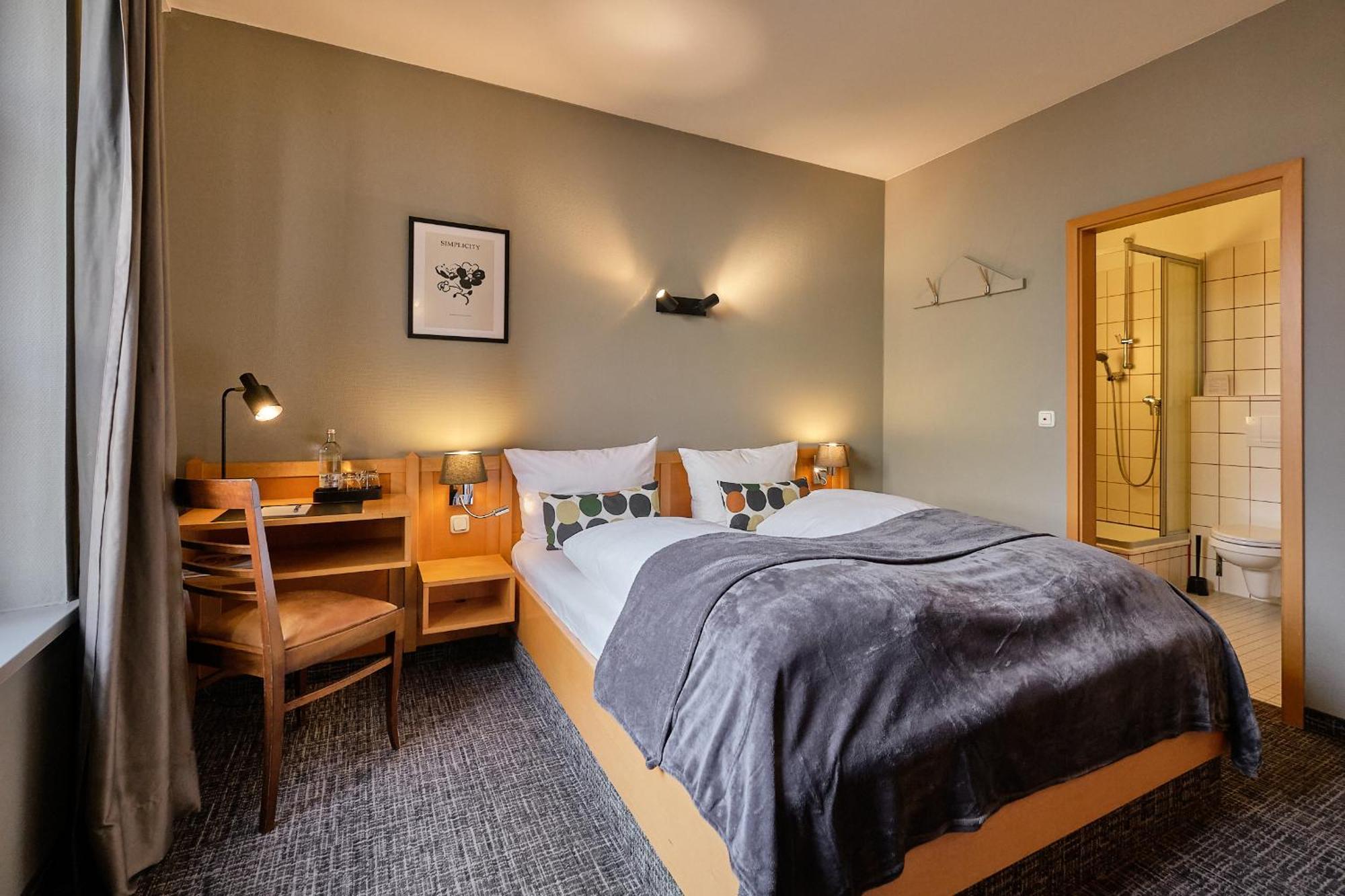 Hotel Roter Hahn レーゲンスブルク エクステリア 写真