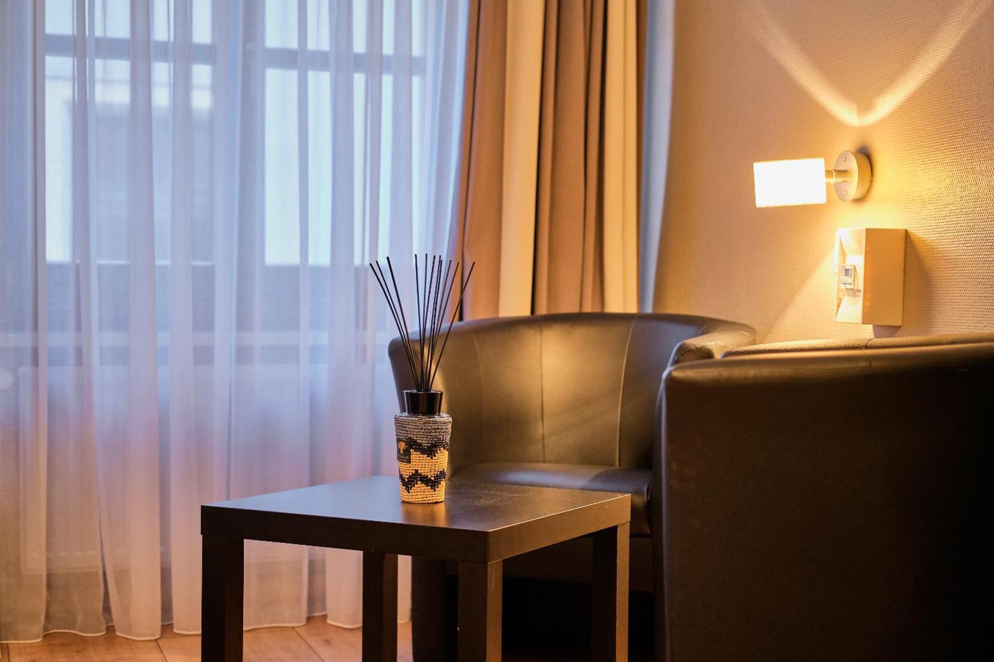 Hotel Roter Hahn レーゲンスブルク エクステリア 写真