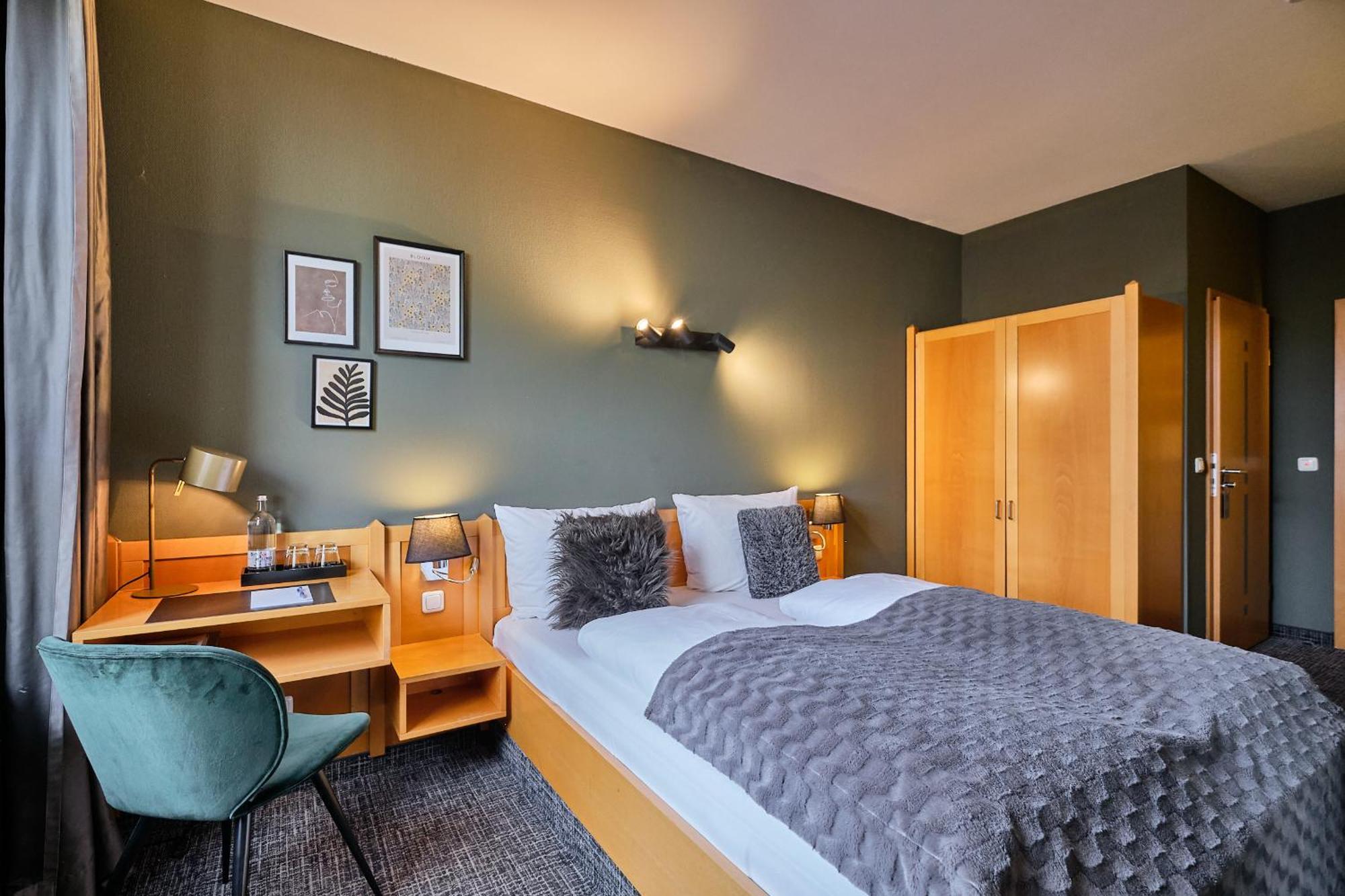 Hotel Roter Hahn レーゲンスブルク エクステリア 写真