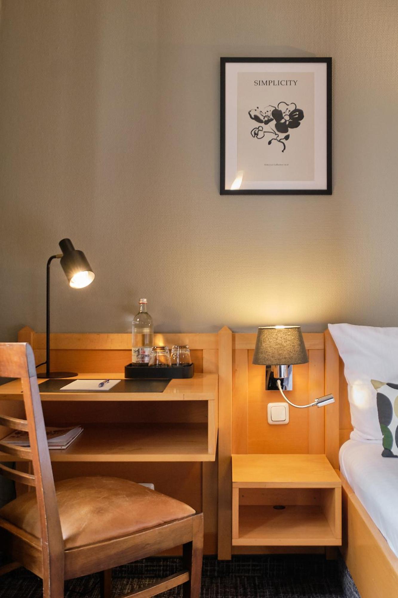 Hotel Roter Hahn レーゲンスブルク エクステリア 写真