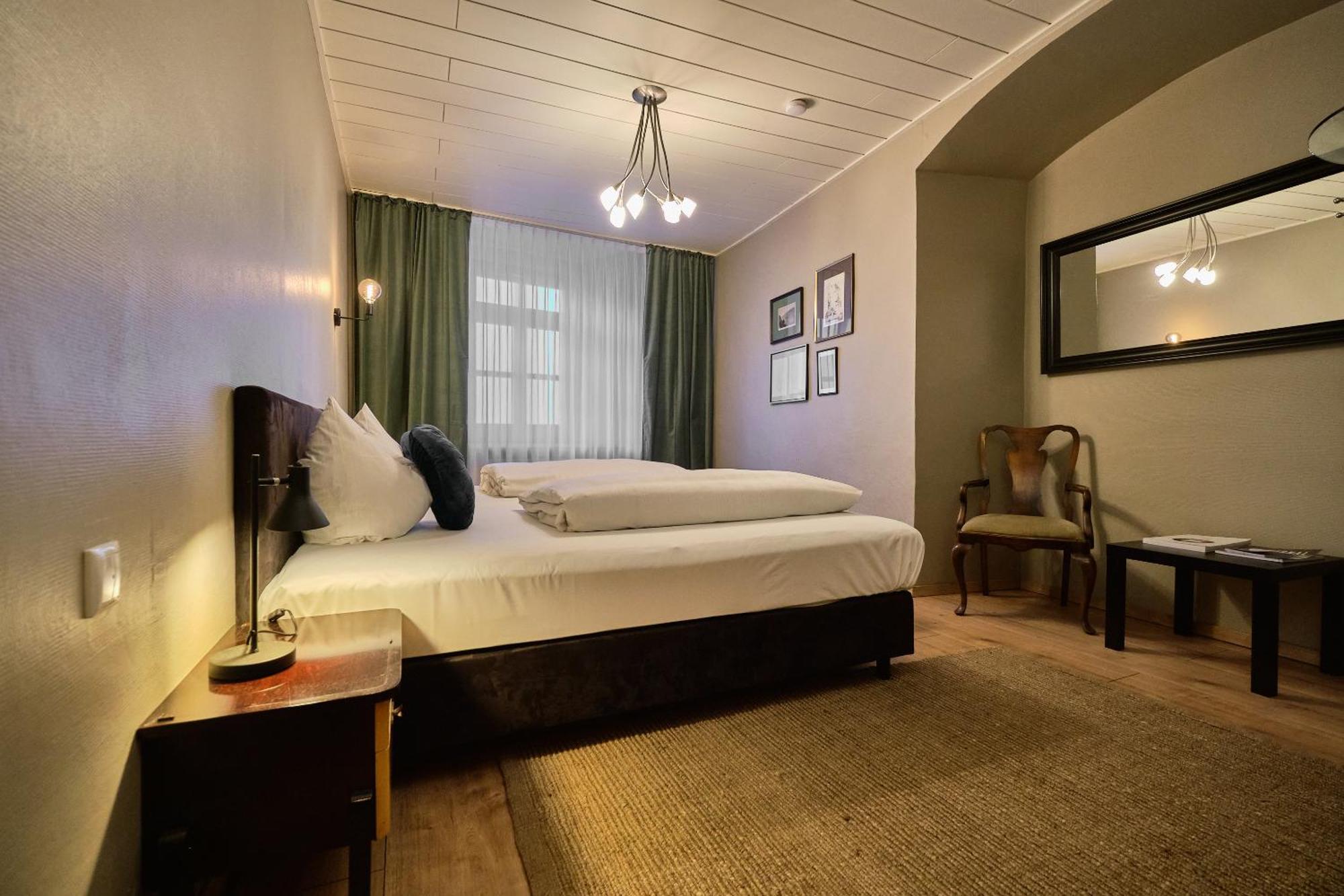 Hotel Roter Hahn レーゲンスブルク エクステリア 写真