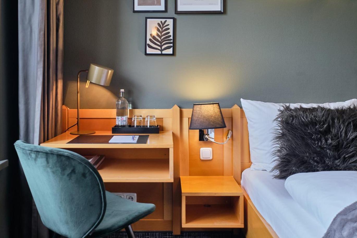 Hotel Roter Hahn レーゲンスブルク エクステリア 写真