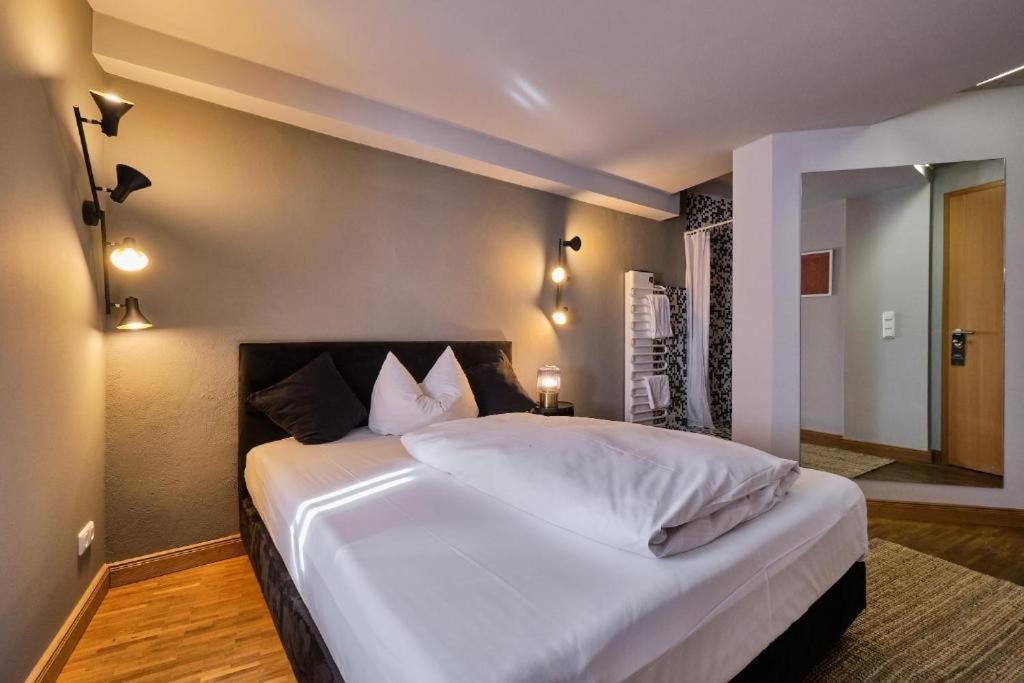 Hotel Roter Hahn レーゲンスブルク エクステリア 写真