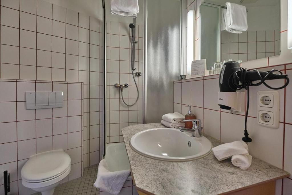 Hotel Roter Hahn レーゲンスブルク エクステリア 写真
